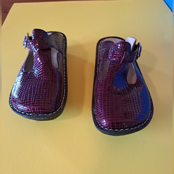 Alegria Hello Dolly Burgundy Shoes - Picture 3 of 5